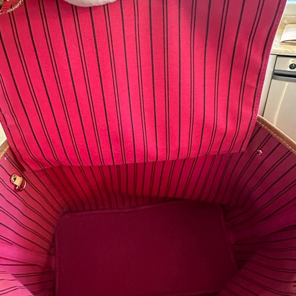 Louis Vuitton Monogram Limited Edition Neverfull MM Bay Chain - Picture 13 of 16